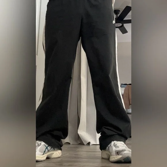 Vintage Nike Men's Black Joggers with White Stripes - Picture 9 of 10